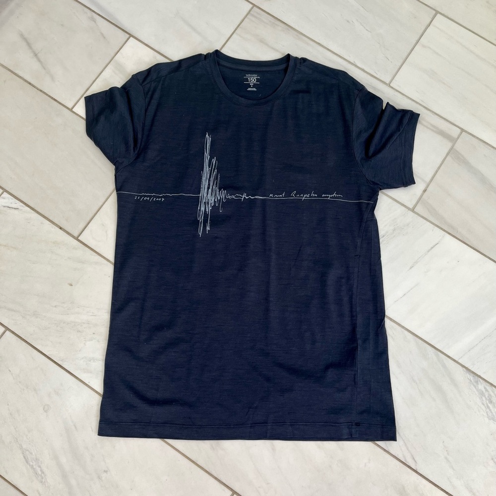 Icebreaker 150 weight men’s short sleeve merino Mount Ruapehu, slate size medium